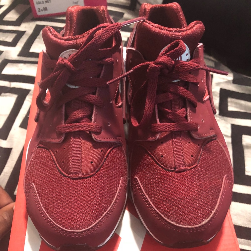 Little Kid’s Burgundy Nike Huaraches